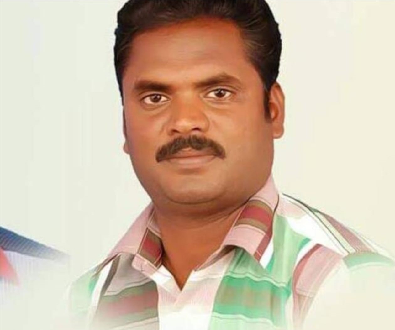 Trenchless pipe laying under live traffic